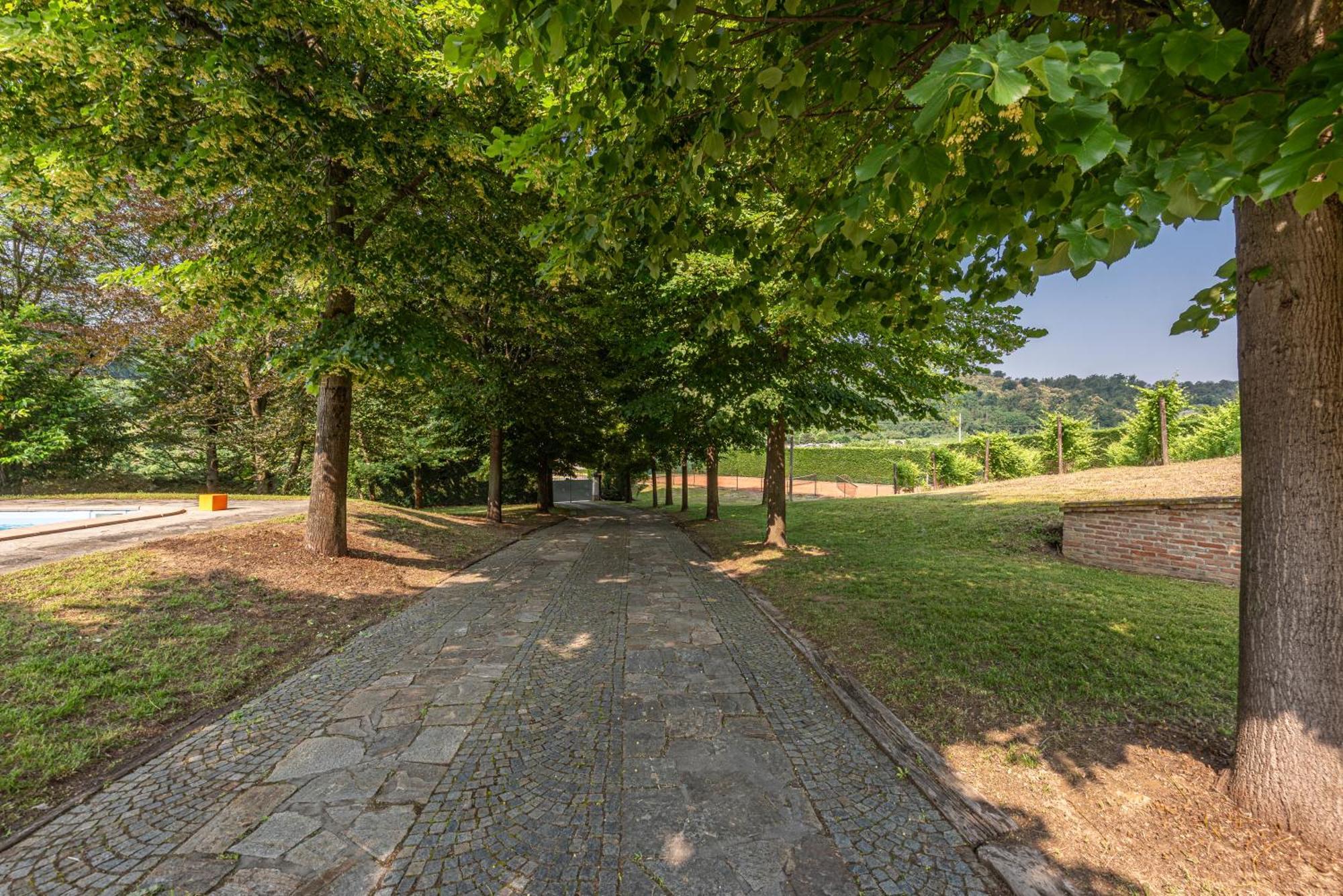 Villa Cornelia , Entire Villa With Private Pool Corneliano d'Alba Exterior foto